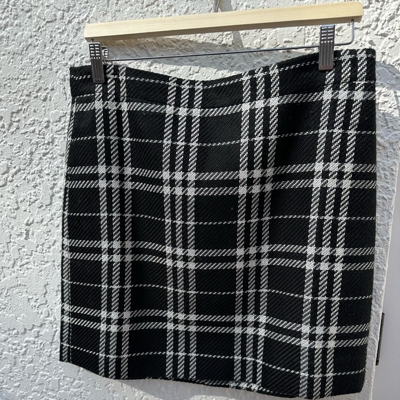 Large houndstooth skirt by JCrew - Picture 1 of 3